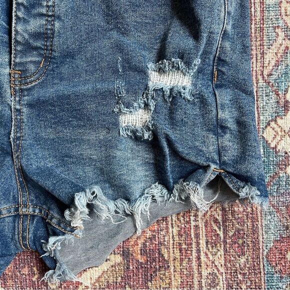 We The Free size 29 CRVY Denim Distressed Women Shorts - Picture 2 of 11